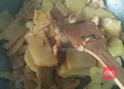 辣白菜炒五花肉土豆片的做法图解7