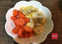 胡萝卜玉米猪肚汤的做法图解1