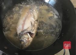 杂菇鲫鱼汤的做法图解3