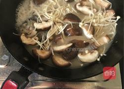 杂菇鲫鱼汤的做法图解4