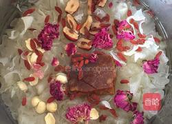 玫瑰花银耳红枣枸杞红糖莲子汤的做法图解3