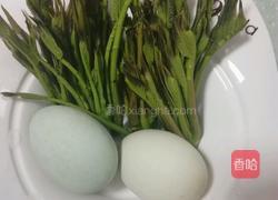 香椿煎鸡蛋的做法图解1