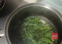 香椿煎鸡蛋的做法图解2