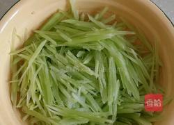 凉拌青笋丝的做法图解3