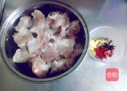 酱味排骨的做法图解1