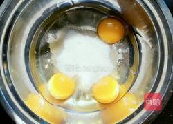 瑞士蛋糕卷的做法图解1