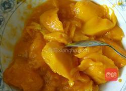 自制芒果酱的做法图解1