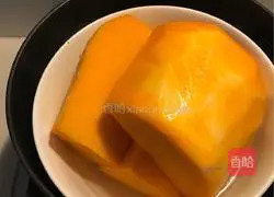 Illustration of how to make pumpkin bean paste cake 1