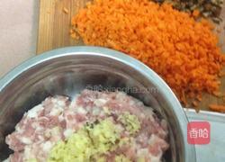香菇胡萝卜肉饺的做法图解1