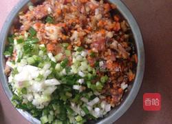 香菇胡萝卜肉饺的做法图解2