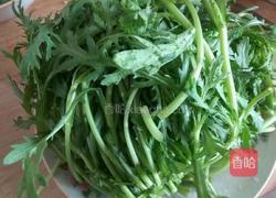 蒜末茼蒿的做法图解1