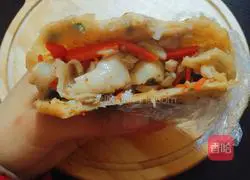 Illustration of how to make spicy scallion pancakes 19