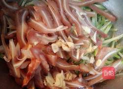 黄瓜拌耳丝的做法图解3