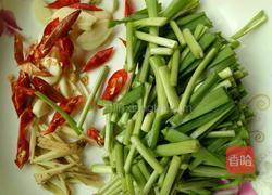 韭菜河虾的做法图解2