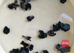 清洗黑木耳的做法图解1
