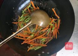 牛肉炒米粉的做法图解2