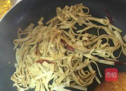 香油韭菜豆腐皮的做法图解4