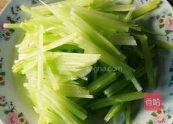 黄豆芽炒莴笋的做法图解2
