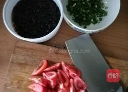 西红柿紫菜汤的做法图解2