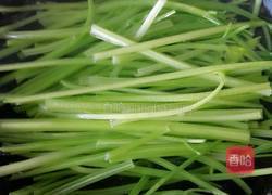 猪肉香芹馅的做法图解3