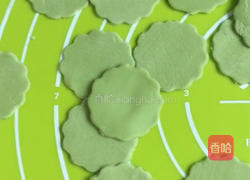 蝴蝶面（青汁）的做法图解3