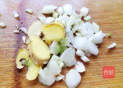 小土鸡炖蘑菇的做法图解3