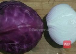 爆炒紫甘蓝的做法图解1