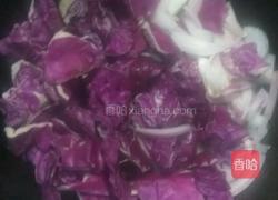 爆炒紫甘蓝的做法图解3