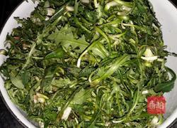 凉拌蒲公英的做法图解1