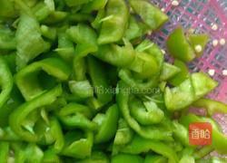 辣椒炒脆大头萝卜的做法图解1