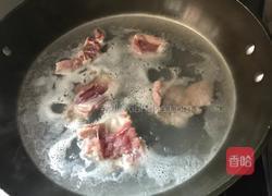 木瓜玉米胡萝卜猪骨汤的做法图解1