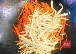 胡萝卜炒千张的做法图解5
