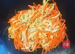 胡萝卜炒千张的做法图解7