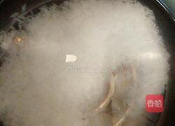 生滚鱼片粥的做法图解1