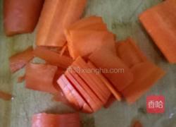 红萝卜蛋花粥的做法图解1