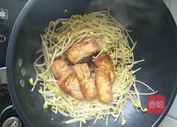 黄豆芽煎豆腐的做法图解4