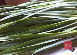 韭菜猪肉馅水饺的做法图解1