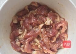 榛蘑尖椒肉絲的做法圖解2