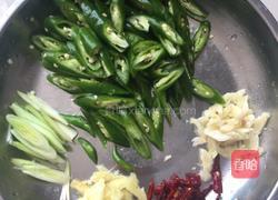 榛蘑尖椒肉絲的做法圖解3