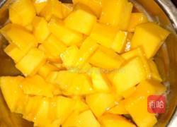 芒果芋圆西米露的做法图解3