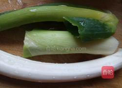 老屋私房菜美味葱油饼的做法图解2