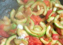 番茄炒西葫芦的做法图解3