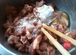 胡萝卜蒜苔炒猪肉的做法图解3