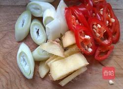 猪肉木耳炒青笋的做法图解4