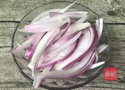 洋葱炒千叶豆腐的做法图解3