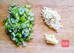 茼蒿炖豆腐的做法图解3