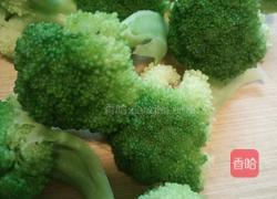 蒜蓉西兰花的做法图解1