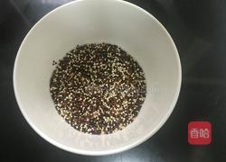 藜麦饭团的做法图解1