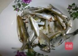 香酥小鱼的做法图解1