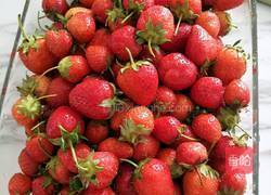 草莓酱的做法图解1